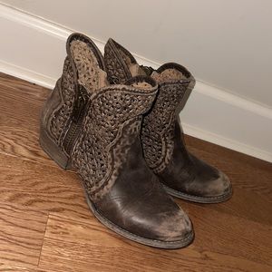 Circle G Women's Cutout Shortie Zipper Boots